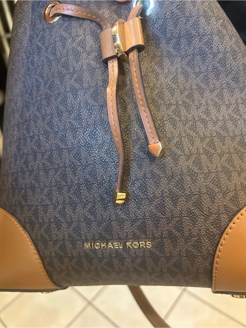 Michael Kors Signature Logo Bucket Bag Brown Cognac Crossbody Quiet Luxury